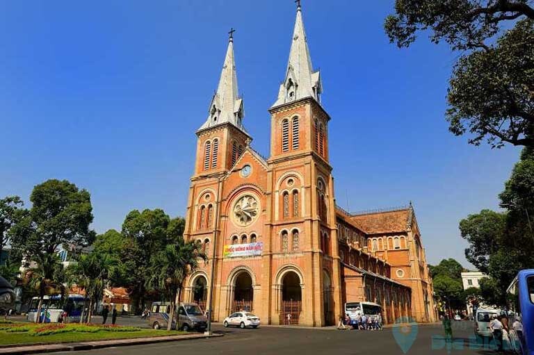 Top 10 địa điểm du lịch nổi tiếng của Thành phố Hồ Chí Minh  