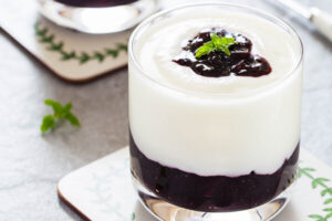 Cách làm sữa chua nếp cẩm thơm ngon tại nhà  