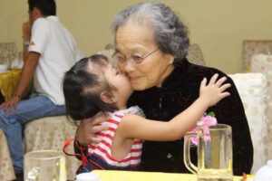 Top 10 bài văn mẫu tả bà nội hay nhất cho học sinh  