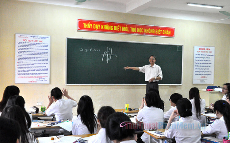 Top 10 bài văn mẫu tả thầy giáo hay nhất cho học sinh  