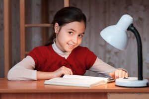 Top 10 bài văn mẫu tả chiếc đèn bàn hay, chi tiết, dễ đạt điểm cao  